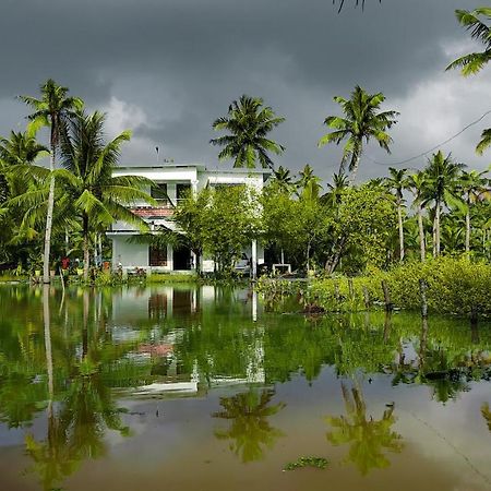 Aqua Green Home Stay Munroe Island Zewnętrze zdjęcie